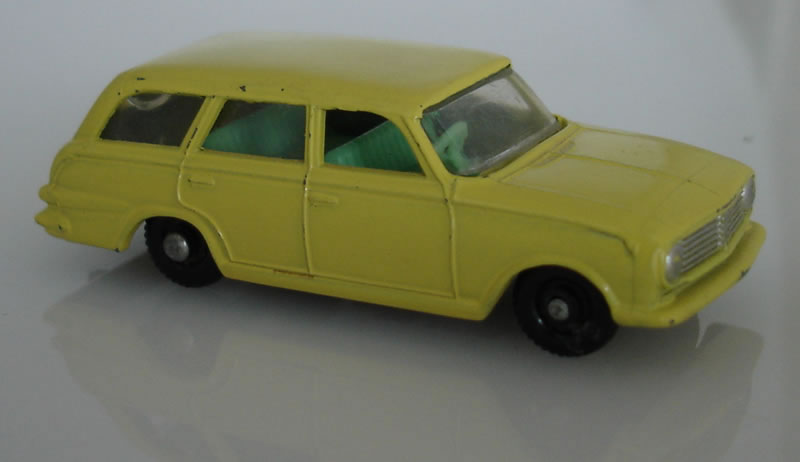 38B3 Vauxhall Victor Estate Car