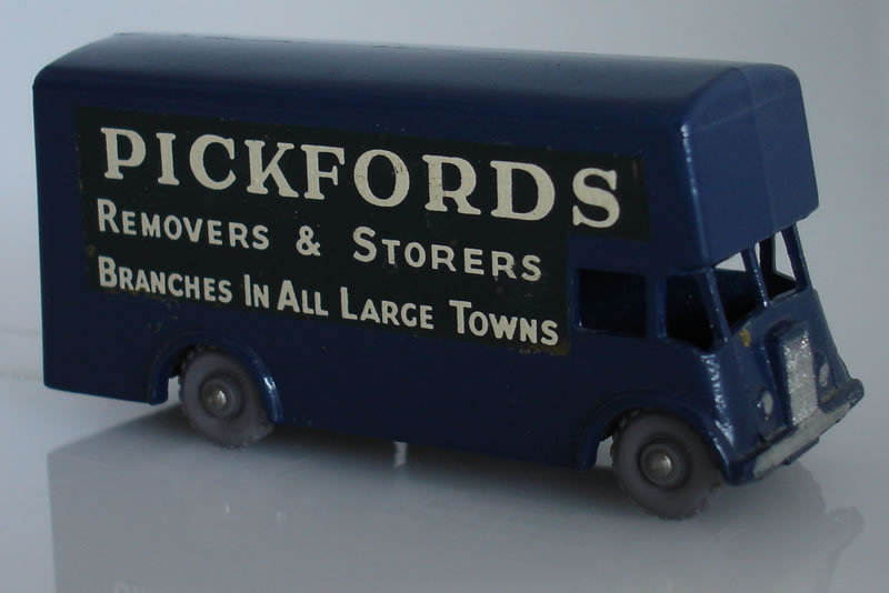 46B3 Pickfords Removal Van