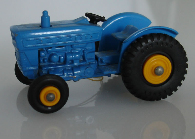 39C2 Ford Tractor